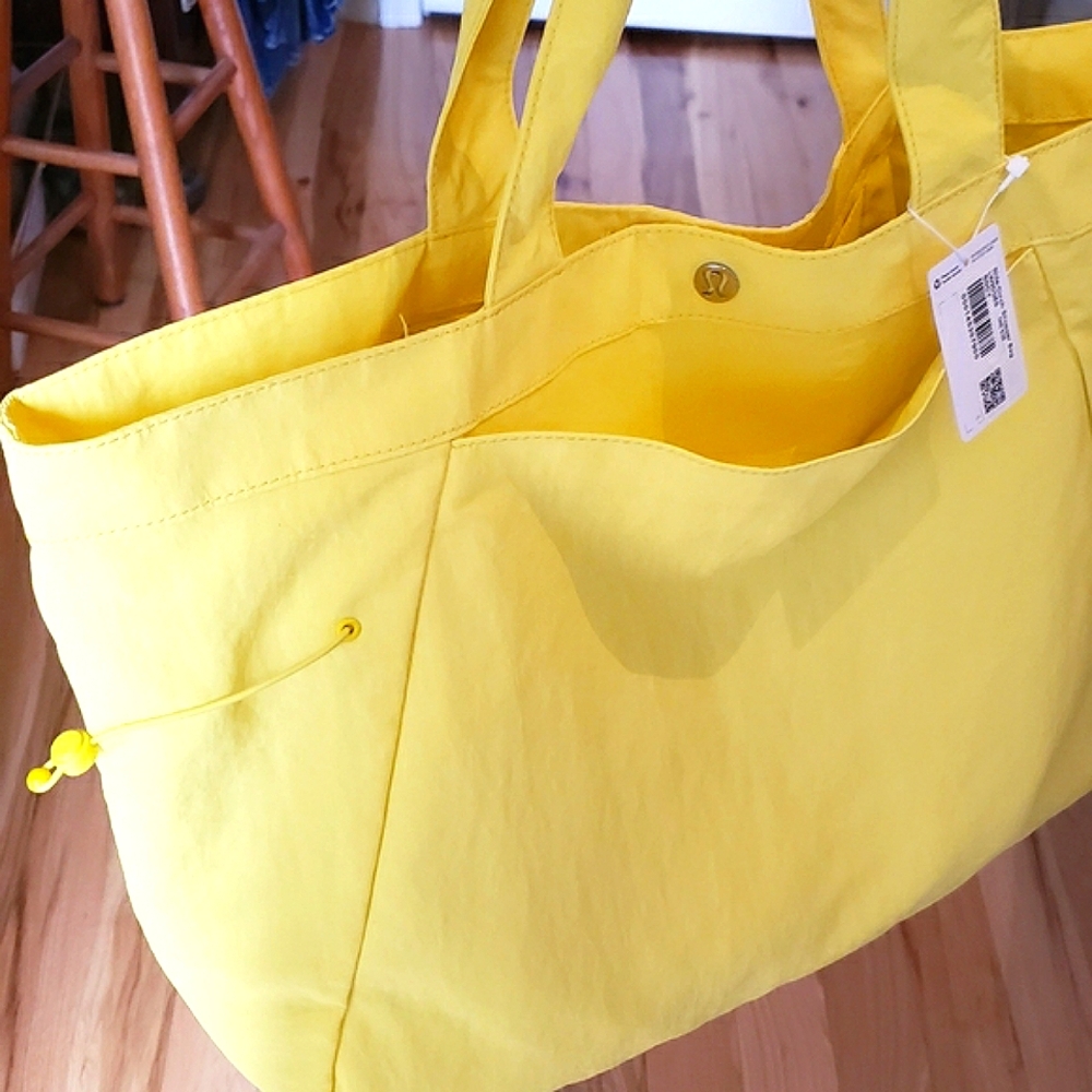 Lululemon Side-Cinch Shopper Tote Bag in Bright Yellow Durable Easy To Clean NWT - Picture 7 of 16